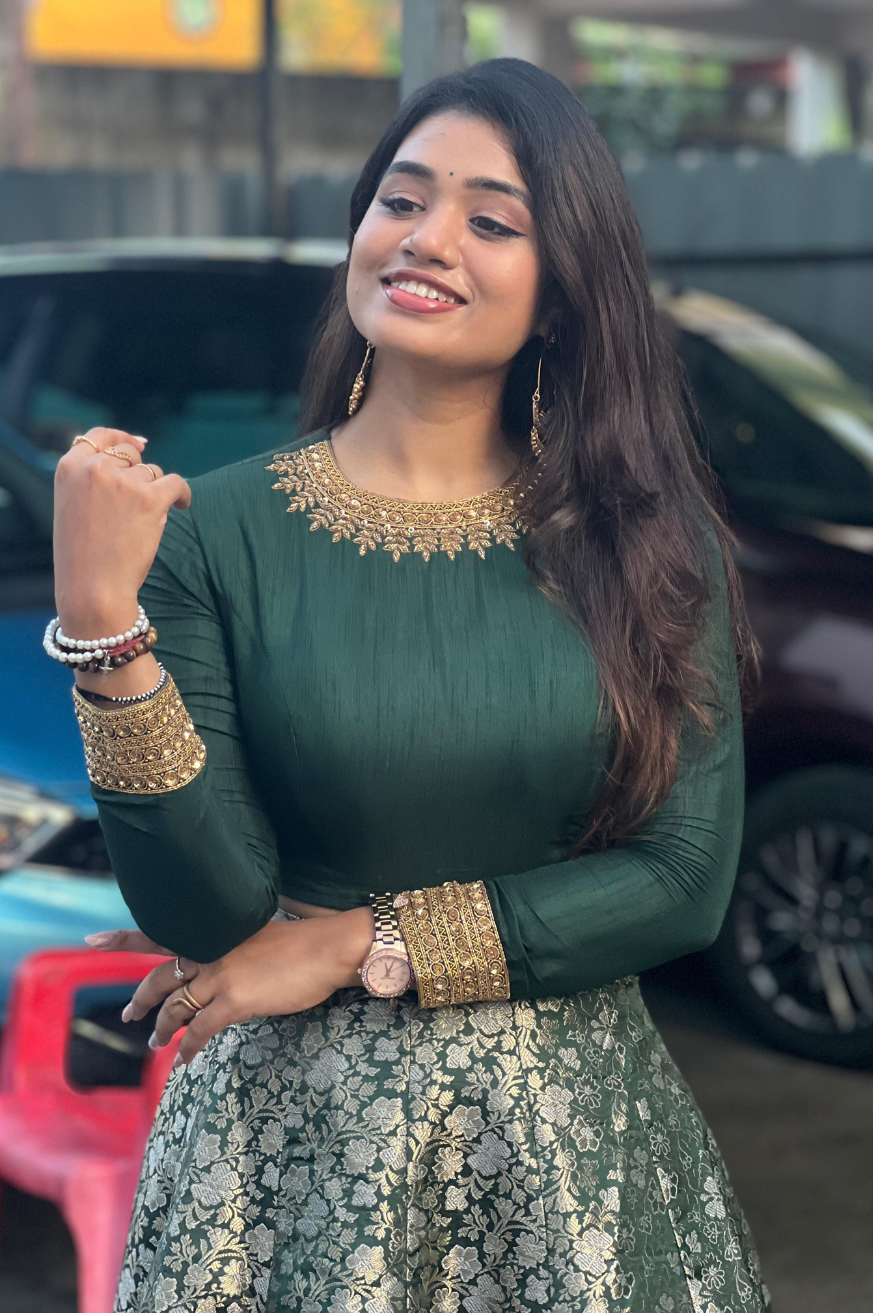 Sara Collection
Premium Designer Lehanga